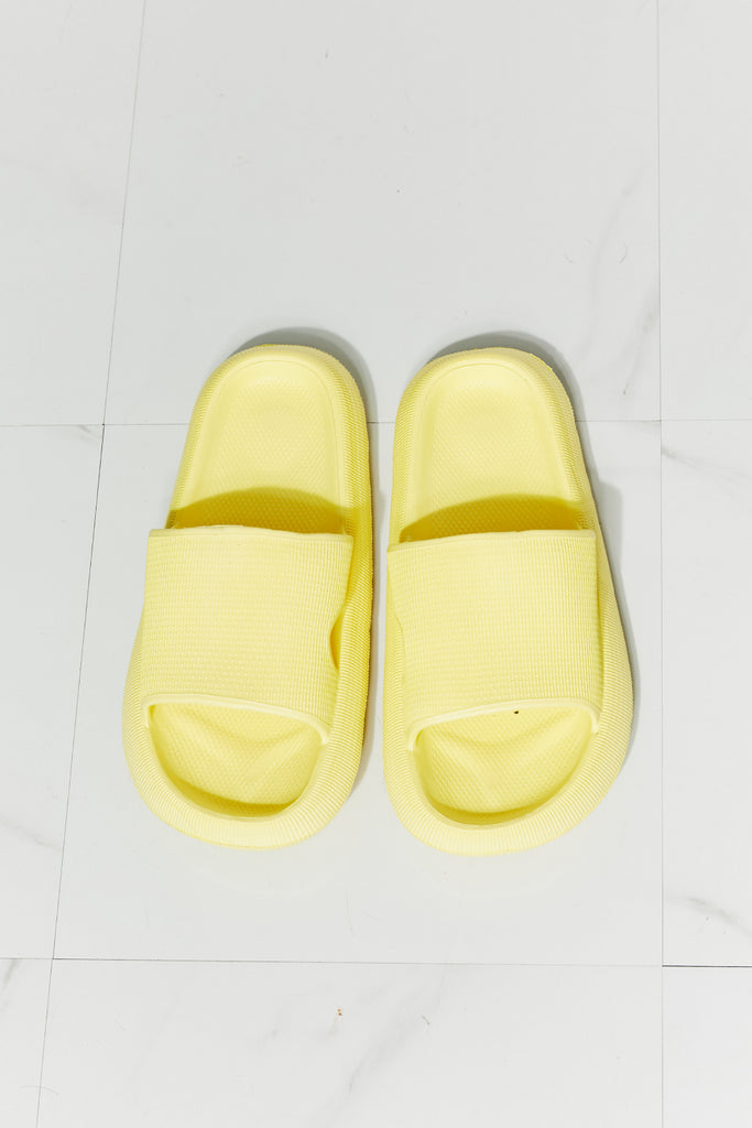 Gaia Slide in Yellow