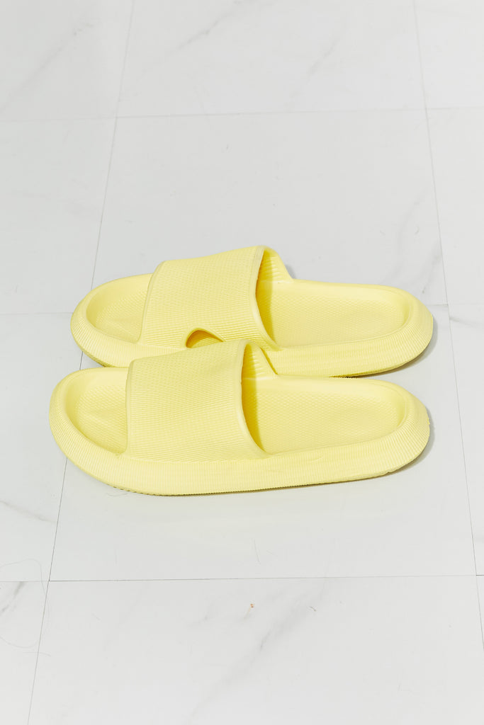 Gaia Slide in Yellow